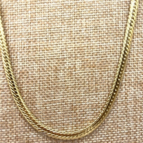 VINTAGE Herringbone Golden Chain Necklace - American Showcase 16” 70’s vibe - Picture 1 of 8